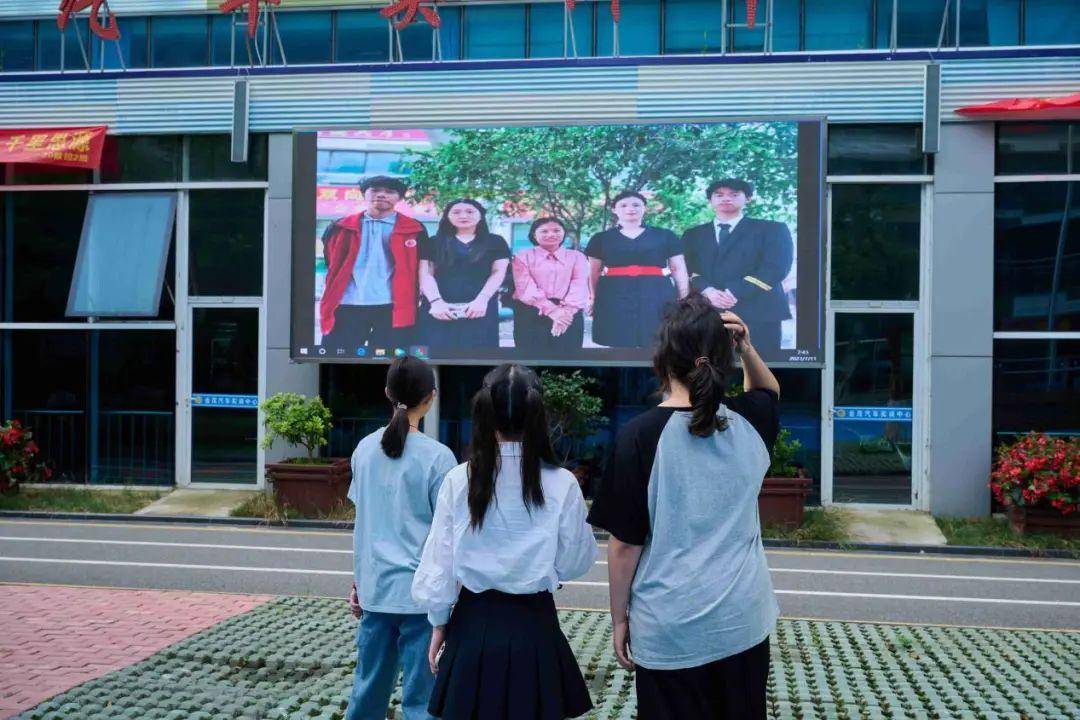 无锡金茂商业中等专业学校举行2023届学生毕业典礼 (图2)