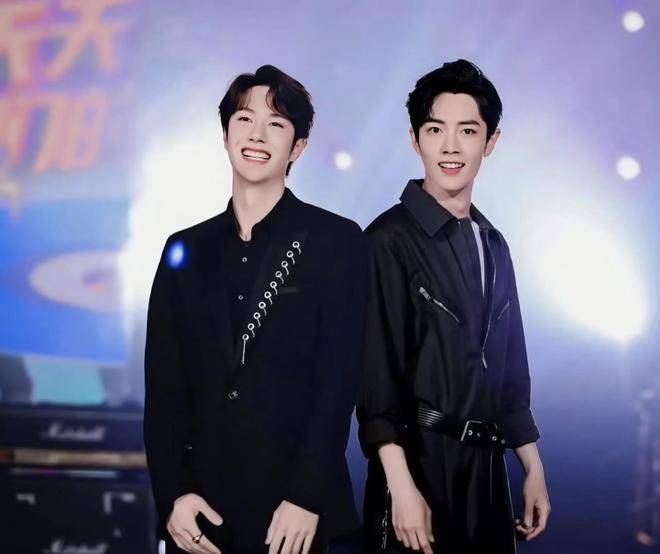 男主现状:一个霸小屏一个霸大屏,两人顶峰相见,真好_肖战_霸屏_王一博