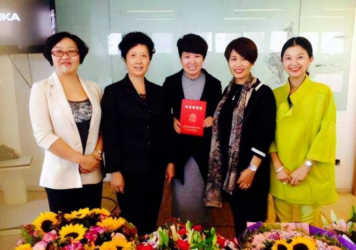 "潘冬子"祝新运:12岁走红,28岁与二婚大妻子结婚_张玲亚_角色_观众