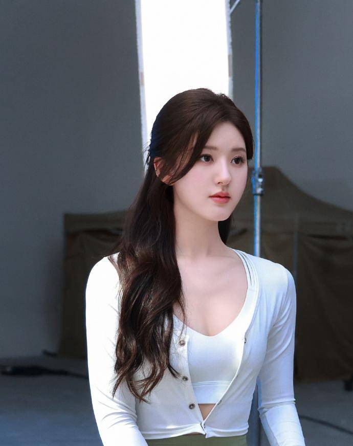 赵露思有着一张美丽又甜美的脸蛋!