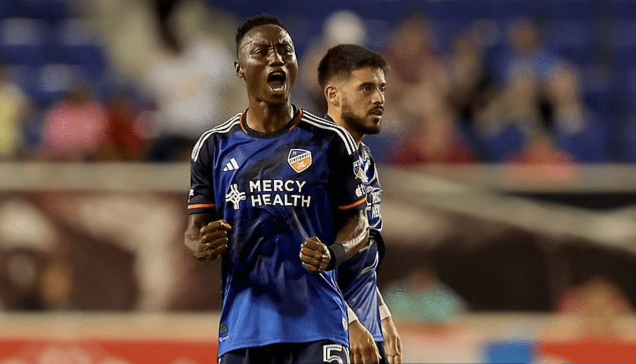 美国职业足球大联盟东部联盟领头羊在伤停补时阶段取得戏剧性胜利