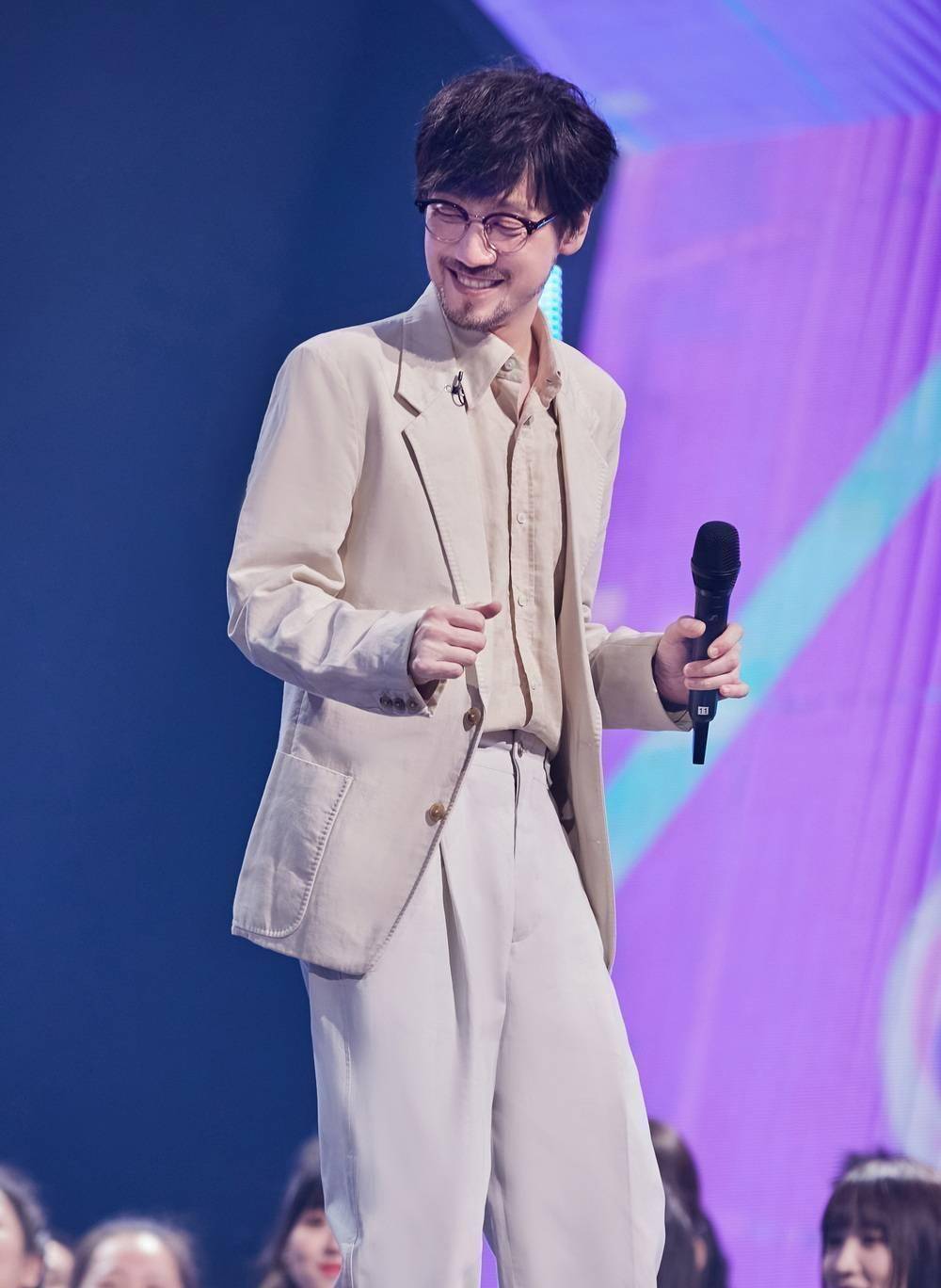 周传雄惊喜亮相《你好星期六》寂寞沙洲冷酷再现全场合唱_嘉宾_舞台