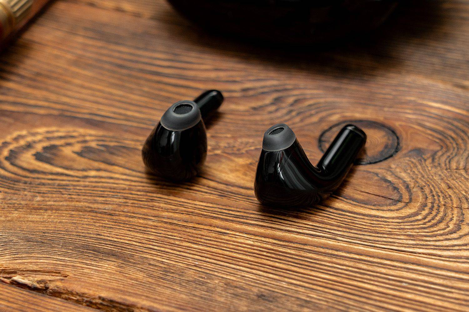 这不仅是一款蓝牙耳机，还是MP3和录音设备，妥妥的黑科技没跑了