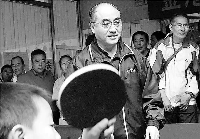 2013年,中美"乒乓外交"功臣庄则栋在京病故,两任妻子均出席_中国_美国