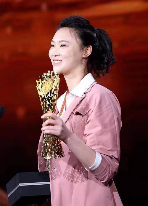 她的父母都曾和排球打过交道,因此惠若琪在很小的年龄就接触到了排球