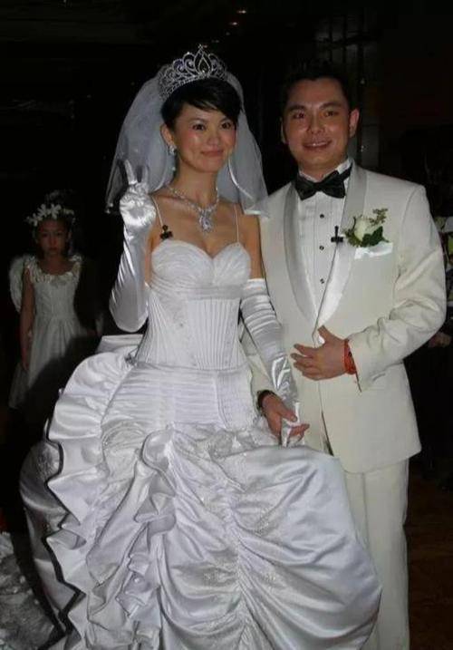 李湘的奢靡生活,从巅峰到谷底,她的故事远比你想的还要精彩_赵丽颖