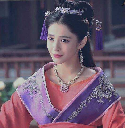 演员李心艾胖到135斤,时隔半年终于瘦身成功,颜值回春美出新高度_运动