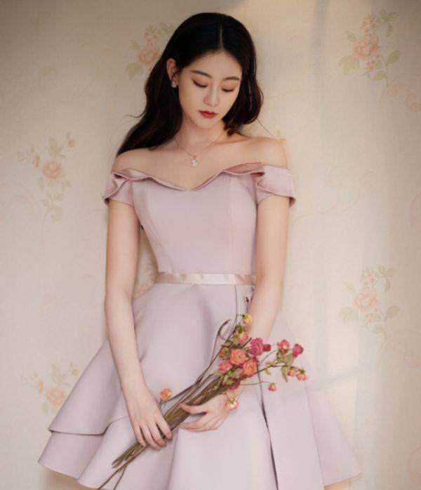 祝绪丹新剧来袭,穿礼服大秀"奶油腿",网友:穿啥都好看_look_时尚_潮流