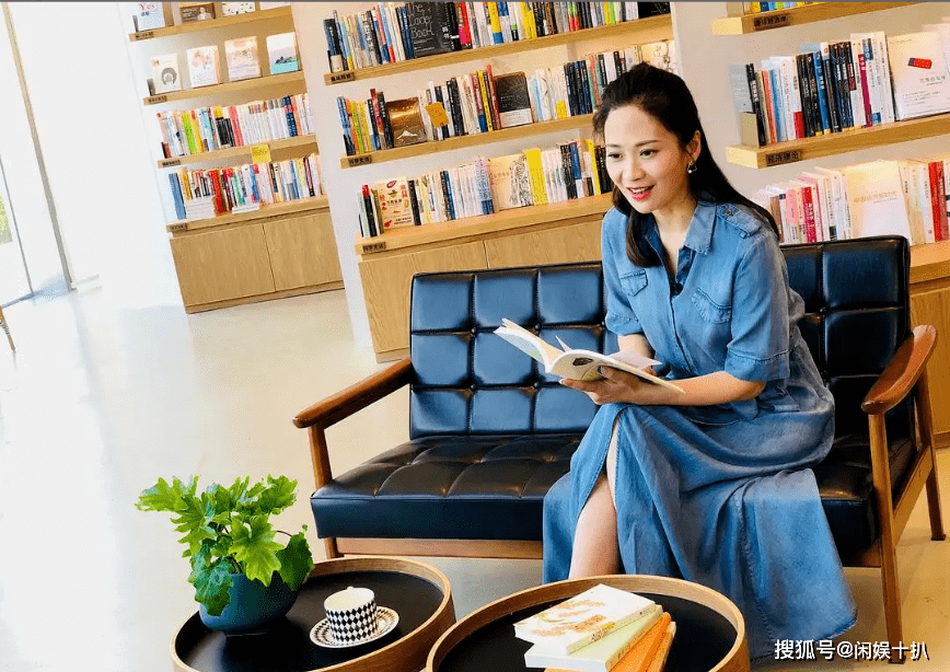 陈蓓蓓有着很丰富的现场主持经验,活泼自信的主持风格