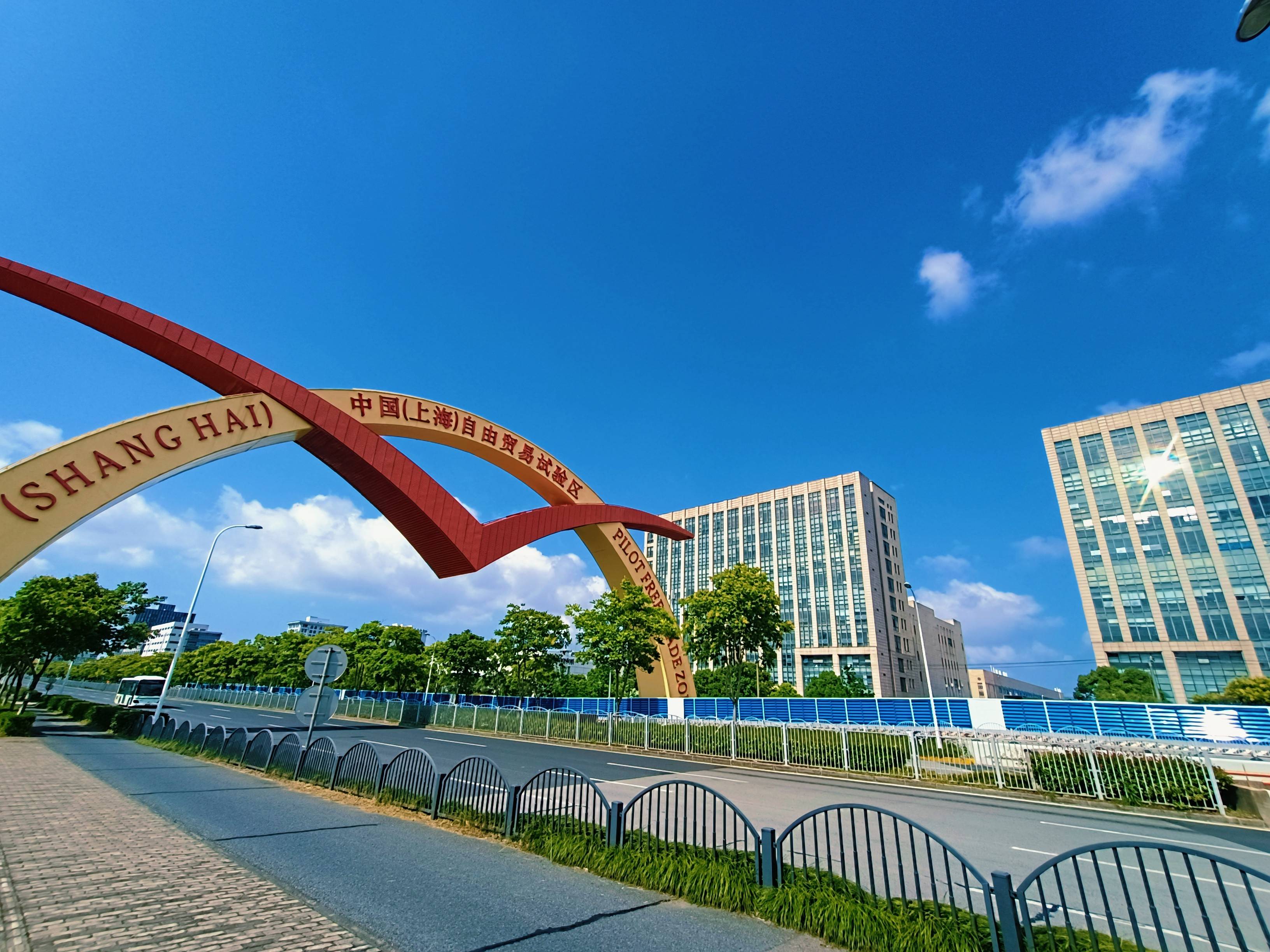 外高桥跨境电商直播基地:传统与现代的碰撞,电商与直播的融合_服务_保