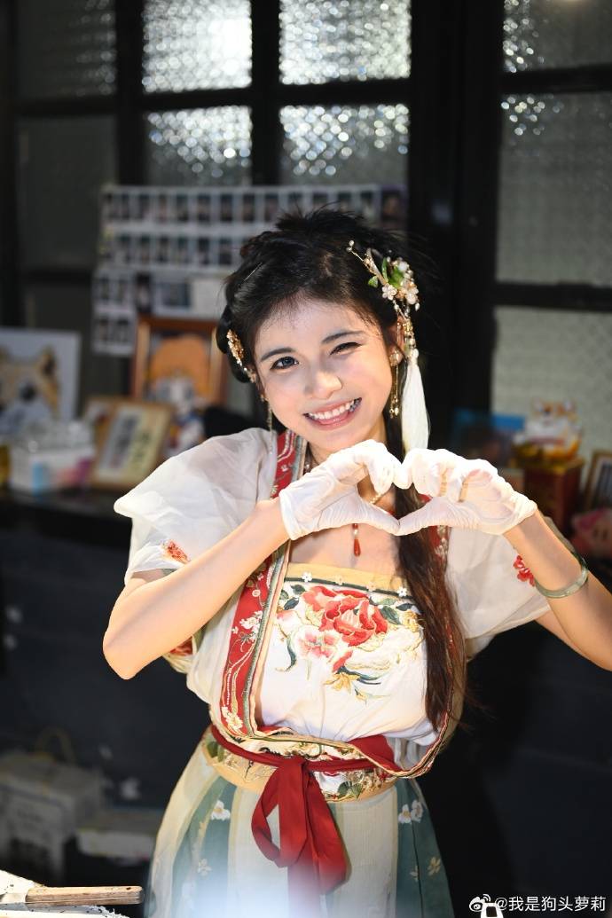 狗头萝莉:从网红到煎饼馃子摊主的跌宕人生_直播_视频_平台