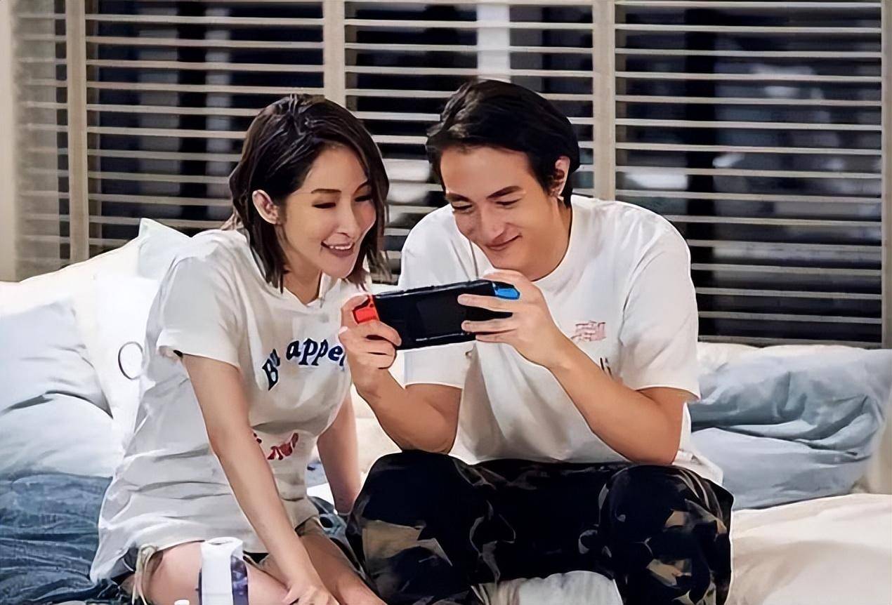 萧亚轩又换小鲜肉?