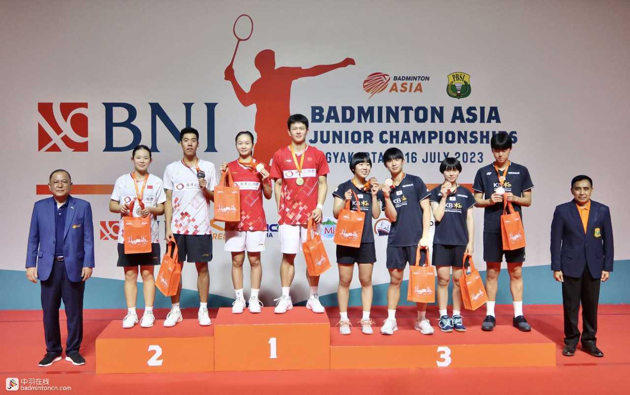 亚青赛|胡哲安逆转冲本优大登顶 朱一珺成就双冠王_决赛_男单_女双