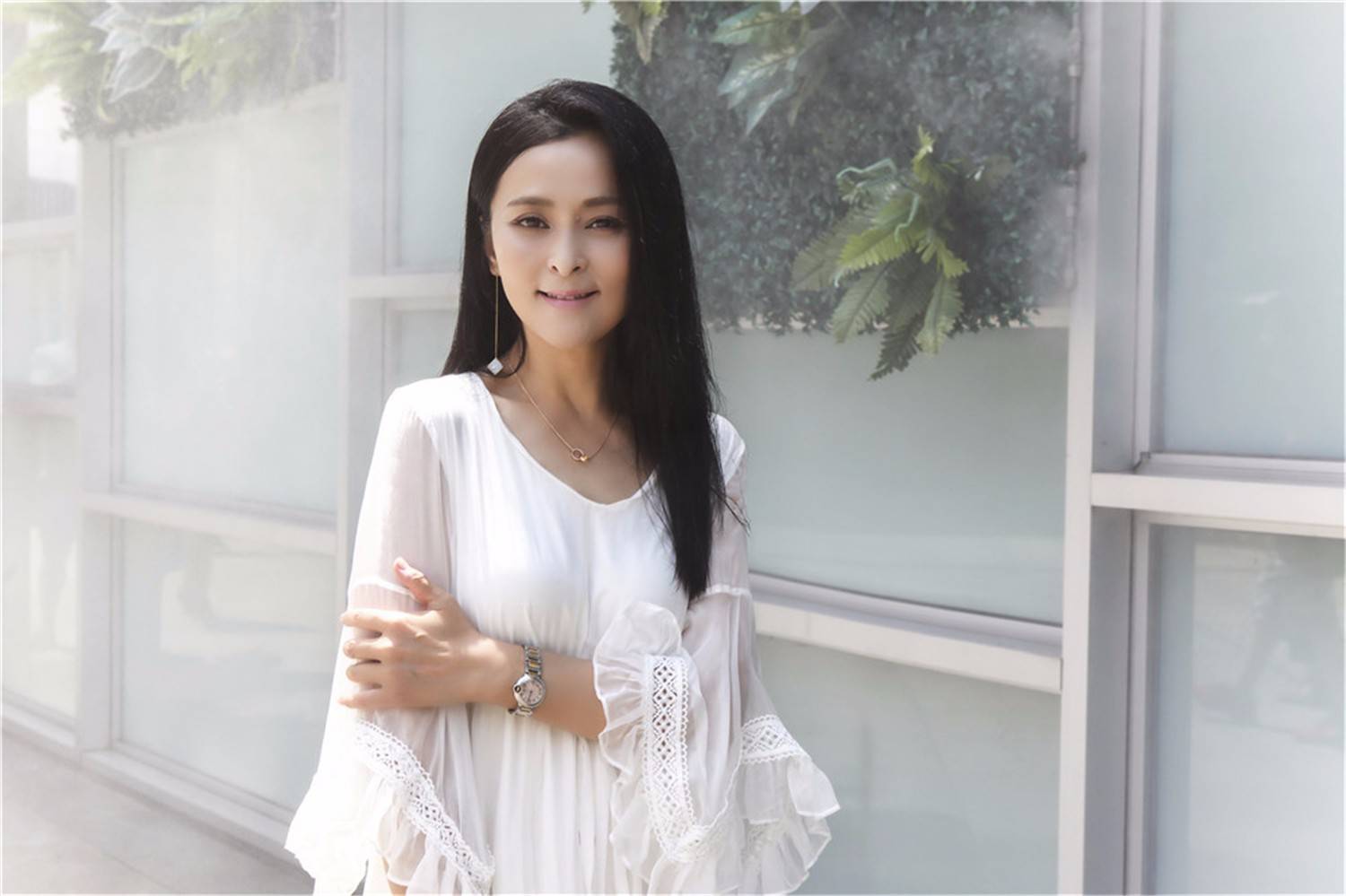 著名演员何音:与黄志忠离婚后,染霜的玫瑰带泪开_琼瑶_观众_表演
