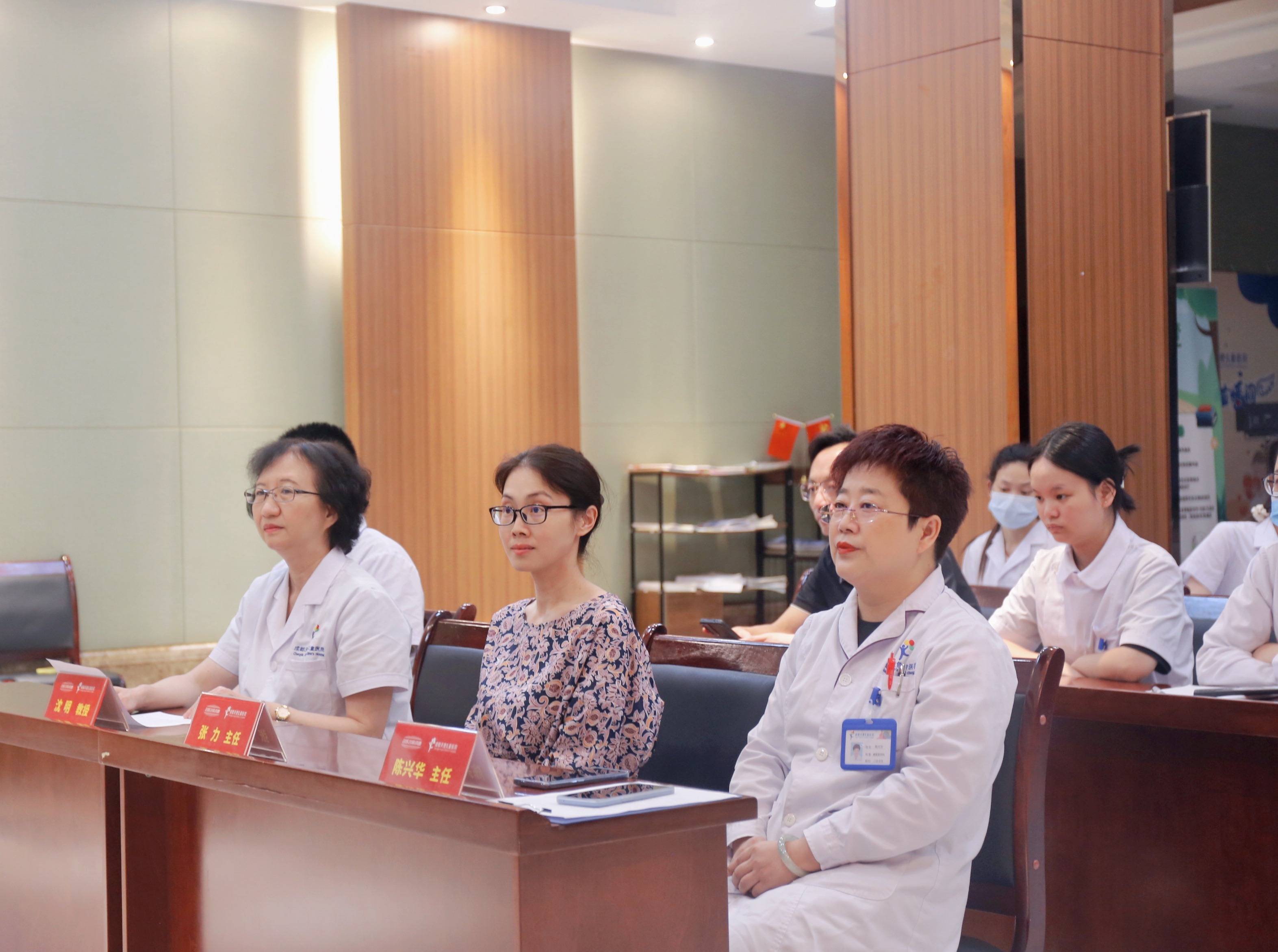 包含中日友好医院全天在门口随时联系的词条