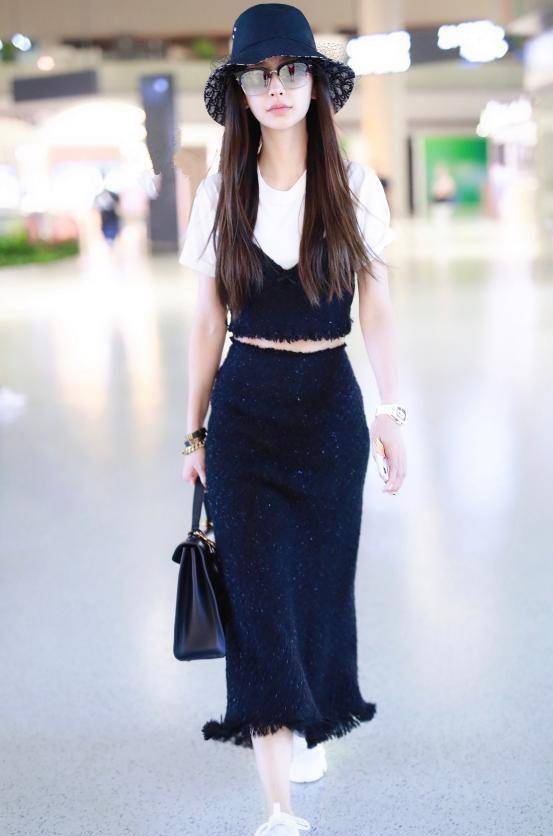 baby这是怎么了?穿件短装都不显腿长,还意外穿出了五五分!