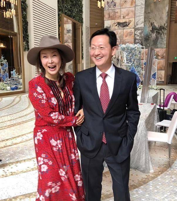 it大亨孙越老公吴飞洲娶了明星老婆,恩爱多年育有一子_孙悦_飞舟_婚姻