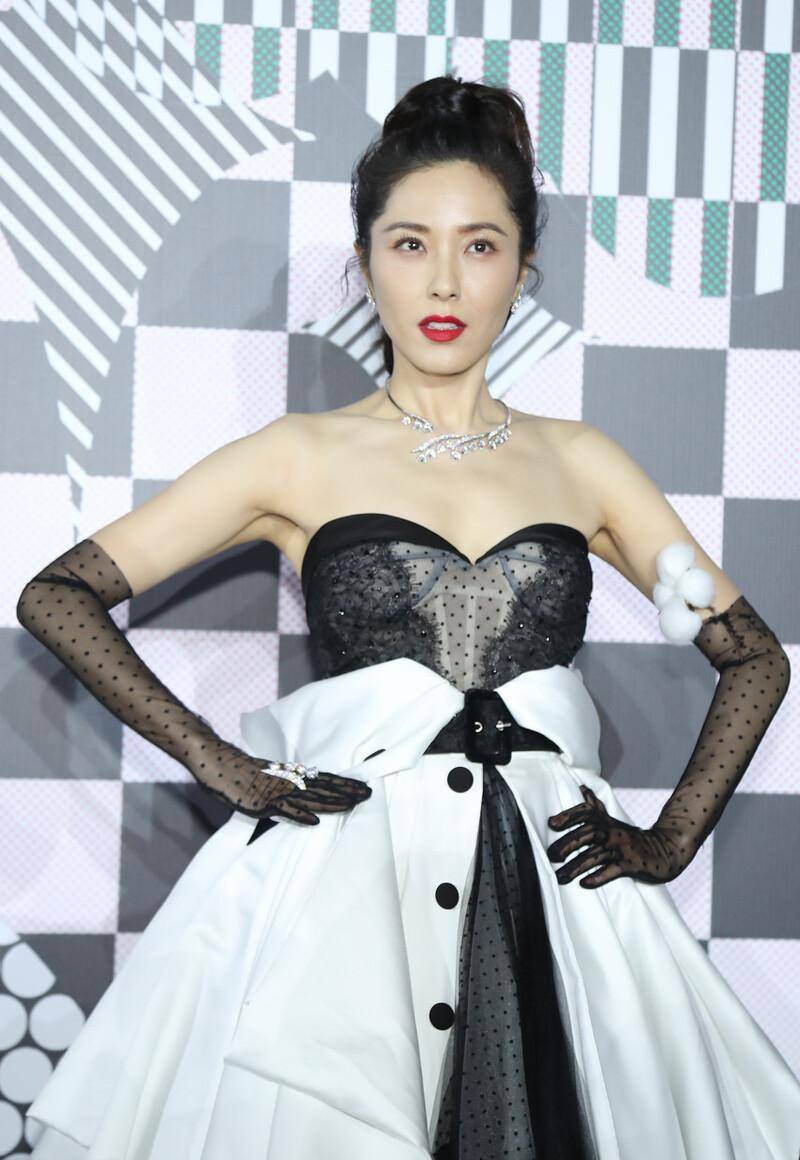 曾黎:我至今未婚,因为我认为爱与被爱,不是用结婚与否来衡量的_姐姐_