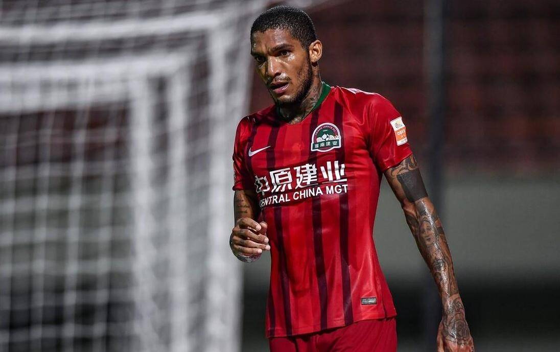 巴尔加斯_上港_球迷