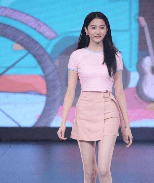 172的华晨宇遇上173的关晓彤,暴露真实身高_个子_演出_女明星