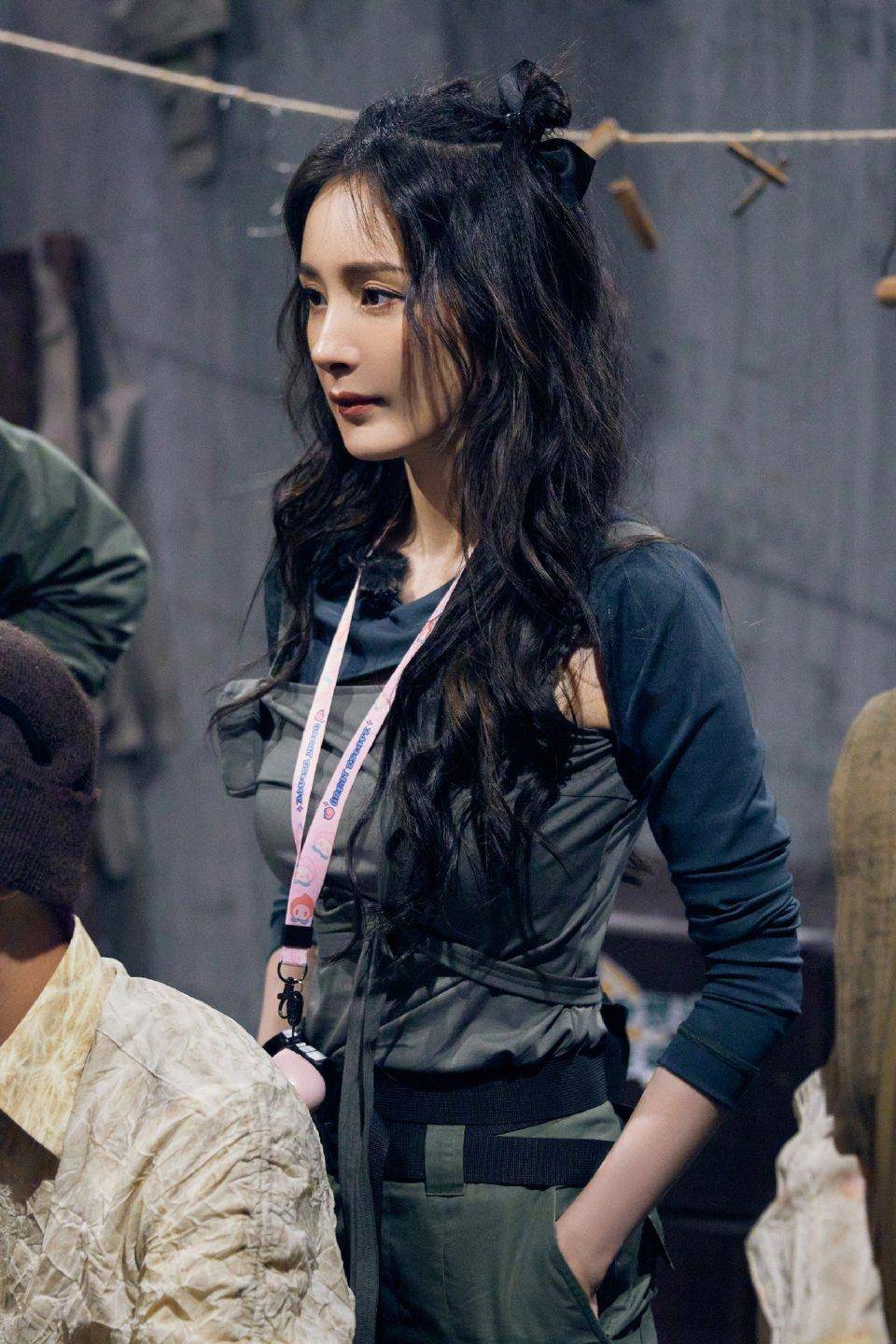 小时代主演现状,杨幂分手,郭美女婚姻危机,只有她最自在_向佐和_向太