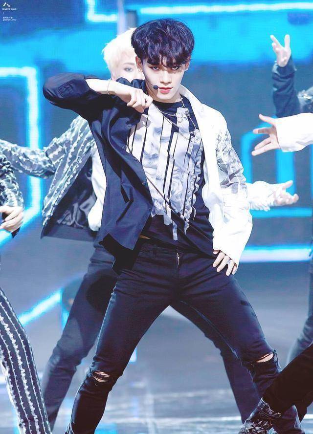 成员犯错后,中韩粉丝的态度截然不同_金钟大_崔胜铉_网友