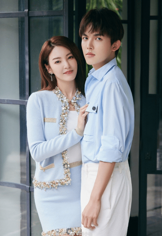 张雨绮小姐姐与富商袁巴元,张钱豪分开后,逐渐走萧亚轩风格,只交年下