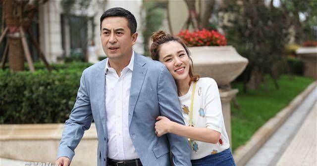 29岁王晓晨张嘉译萝莉大叔恋的火热,网友:赶紧和胡歌在一起!