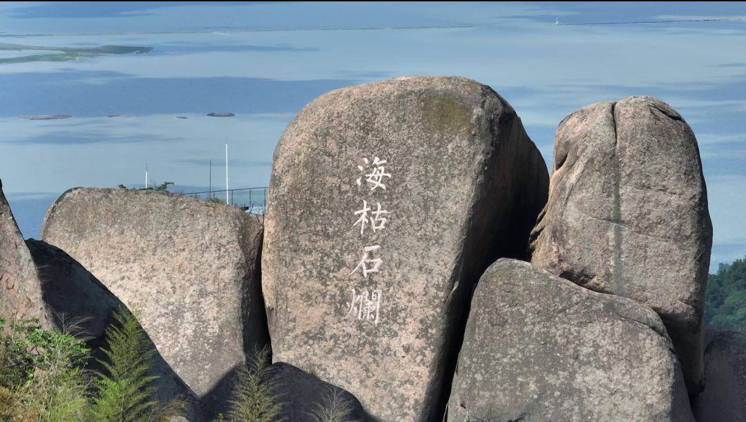 7月18日-8月27日(每周六周日16:30-20:30)限时优惠:巨石山景区门票