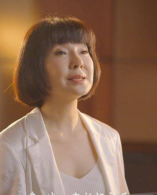 陈红:沉寂多年终复出,新歌mv中皮肤松弛显老态52岁竟撞脸归亚蕾_歌坛