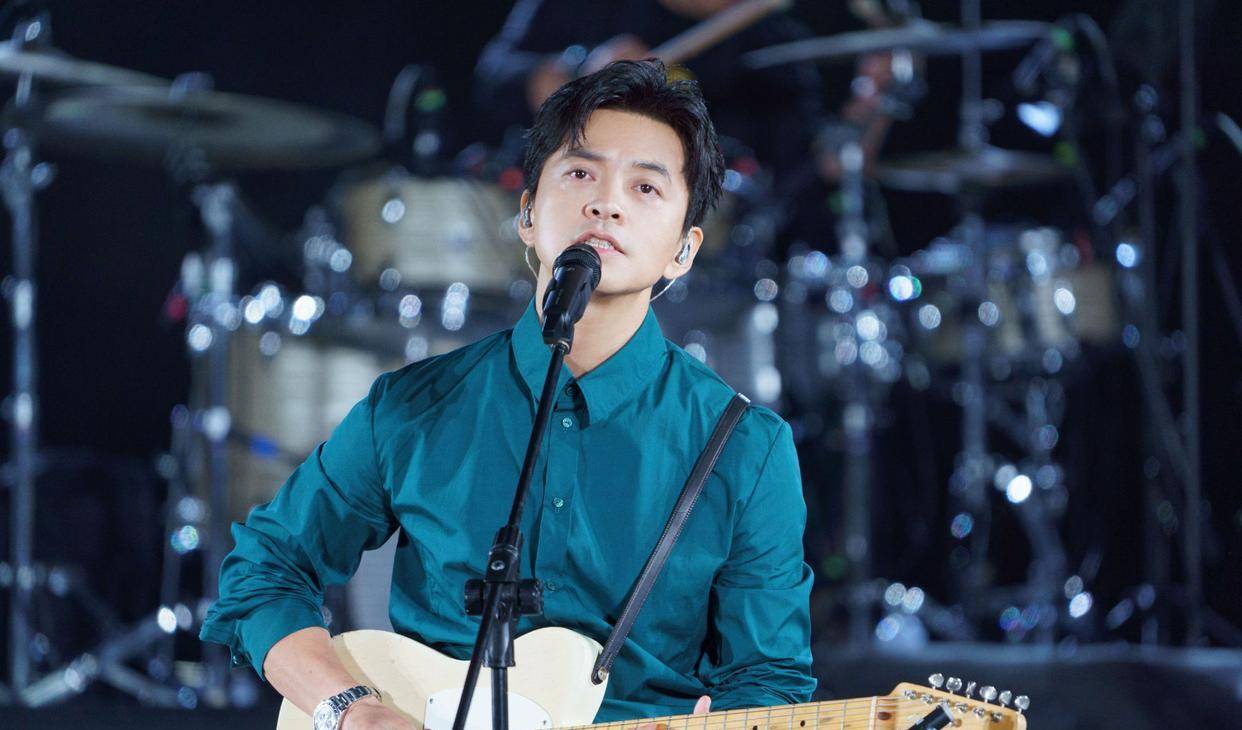 48岁的李健肌肉线条突出,不油腻有少年感,因为他做了四件事_状态_气质