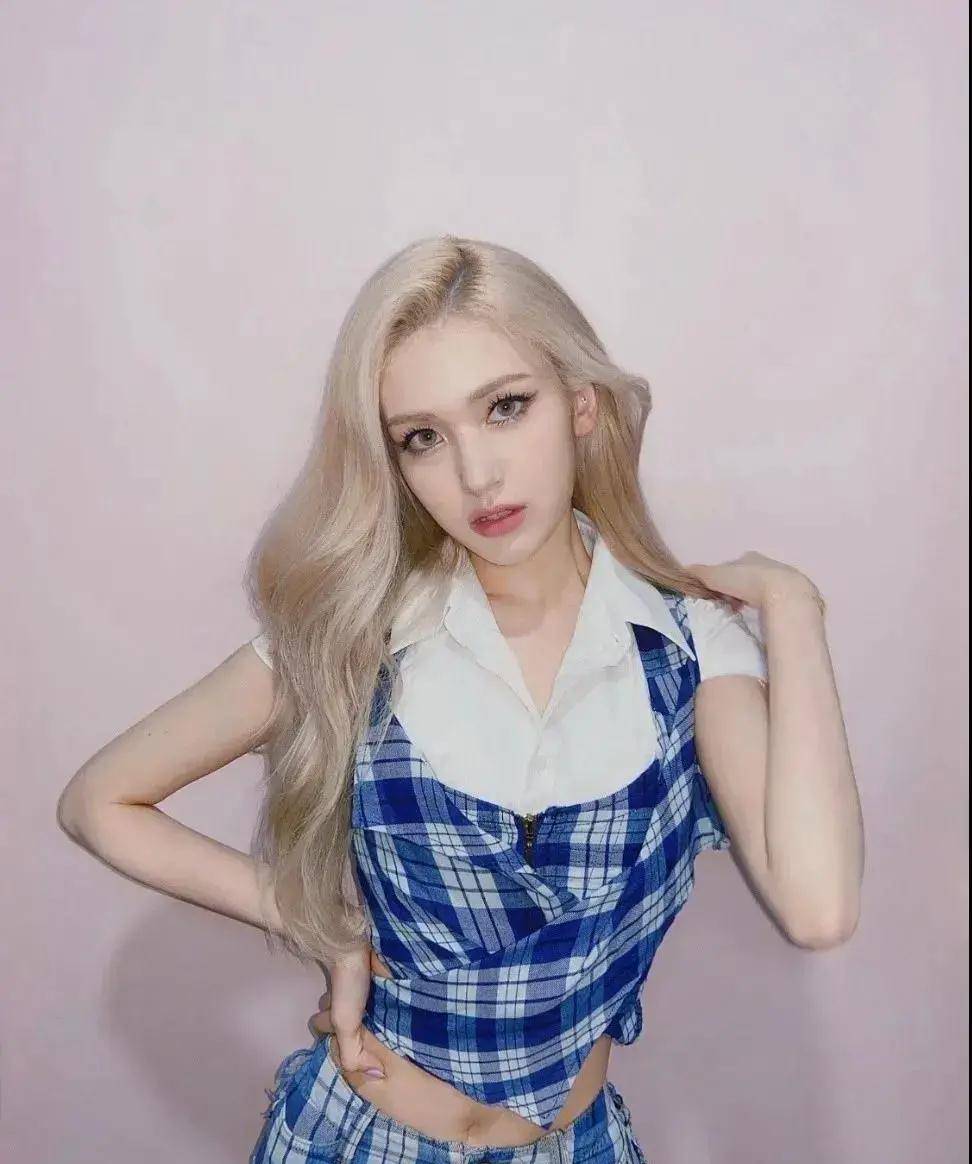 从压不住伴舞,到"人间芭比",somi终于熬出头了_dumbdumb_舞台_solo