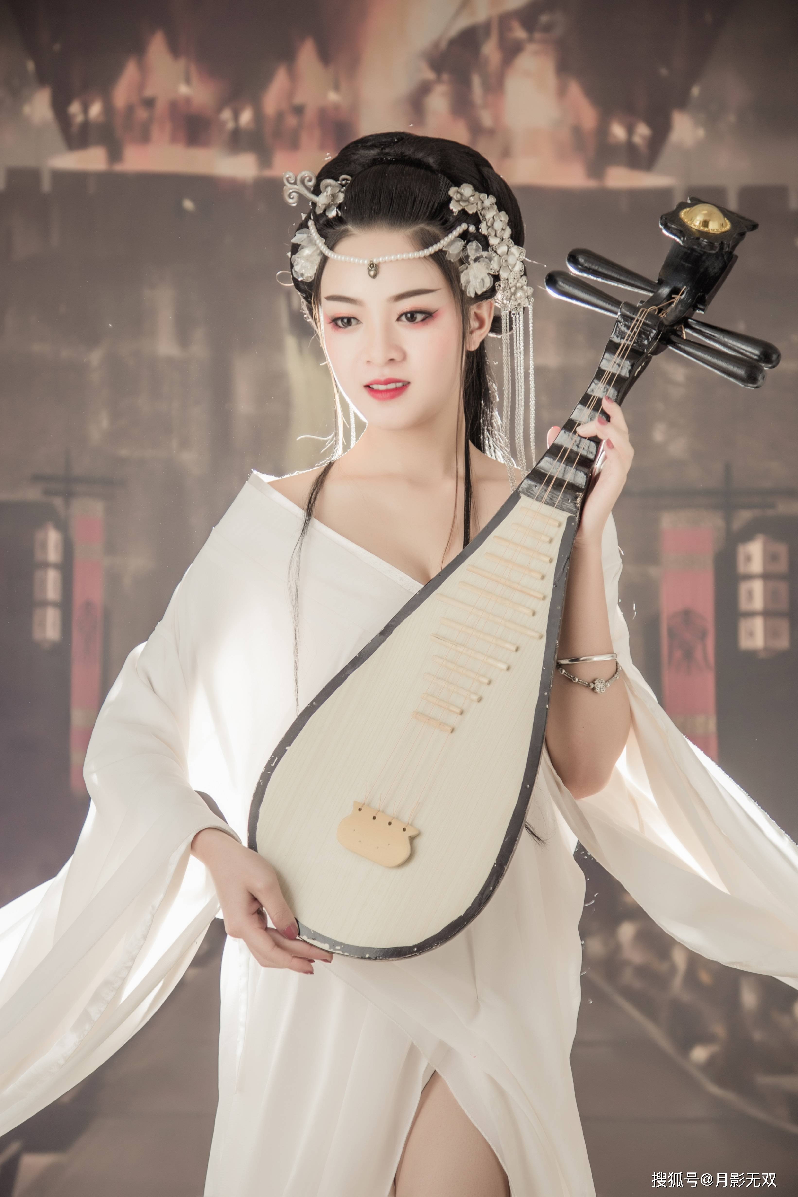 李师师演员图片