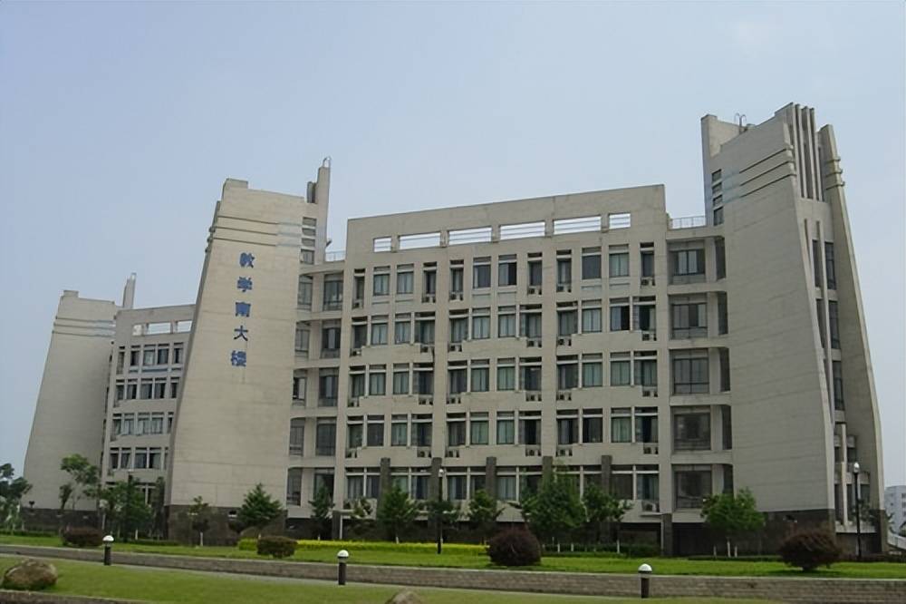 在南昌工程学院的发展历史上,曾经划归在水利电力部,这也从一个方面