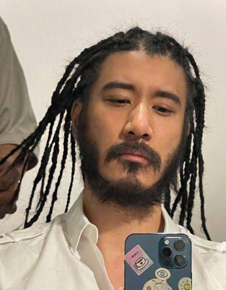 大街小巷的超级偶像王力宏,近些年很少有出境_胡子_基努·里维斯_明星