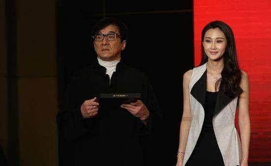 成龙和这些女星关系不一般,尤其是他力捧的女人,可惜都没成腕_绯闻