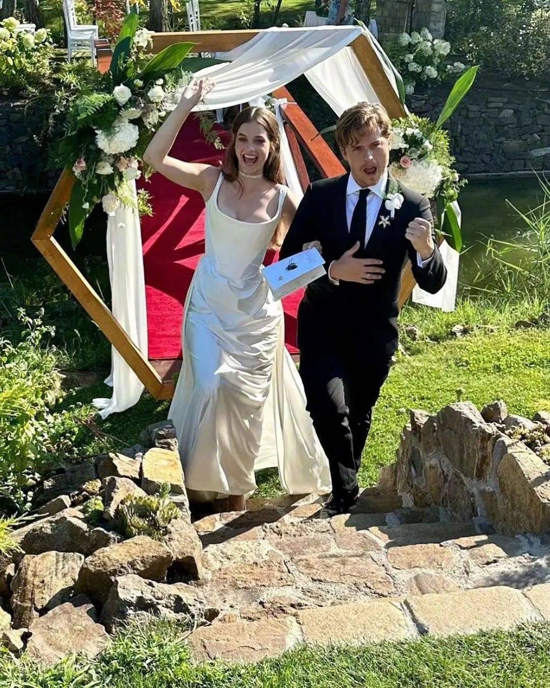 超模芭芭拉·帕尔文在匈牙利正式结婚_迪伦·斯普罗斯_未婚夫_祝福