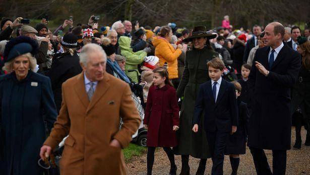 都是英国太子的儿子,为什么大冬天乔治可以穿长裤,路易只穿短裤_王子