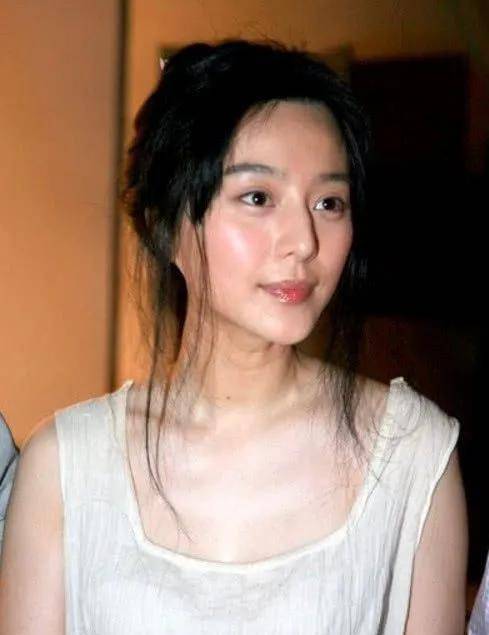 这些女星的素颜照太真实了,孙怡没有眉毛,杨颖面色发黄_皮肤_刘涛