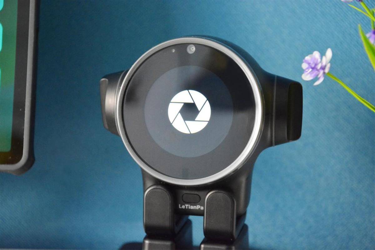 乐天派桌面机器人:潮玩科技新品,体验大不一样_功能_显示_孩子