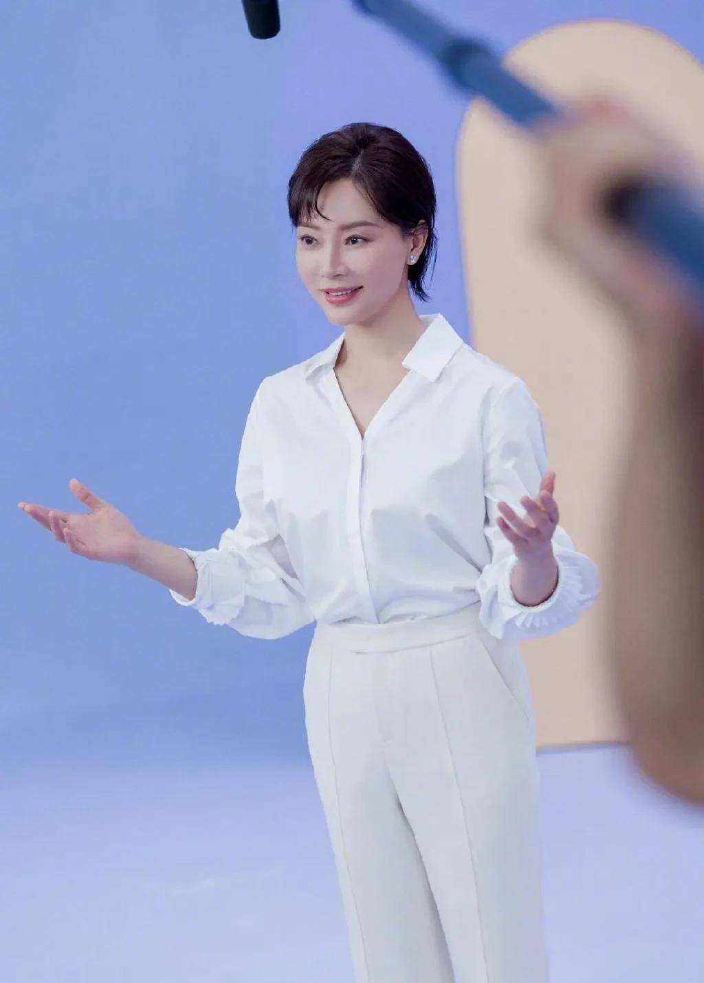 工装靠陈数,高端又时尚_职场_西装革履_白色