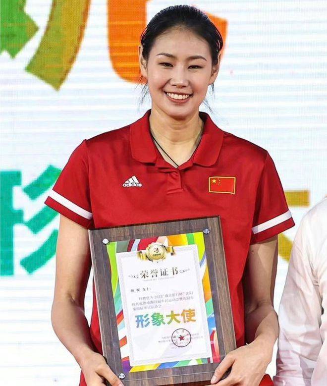 19时,36岁颜妮官宣喜讯,丁霞送祝福,父母烦恼大事解决了_工作_球迷