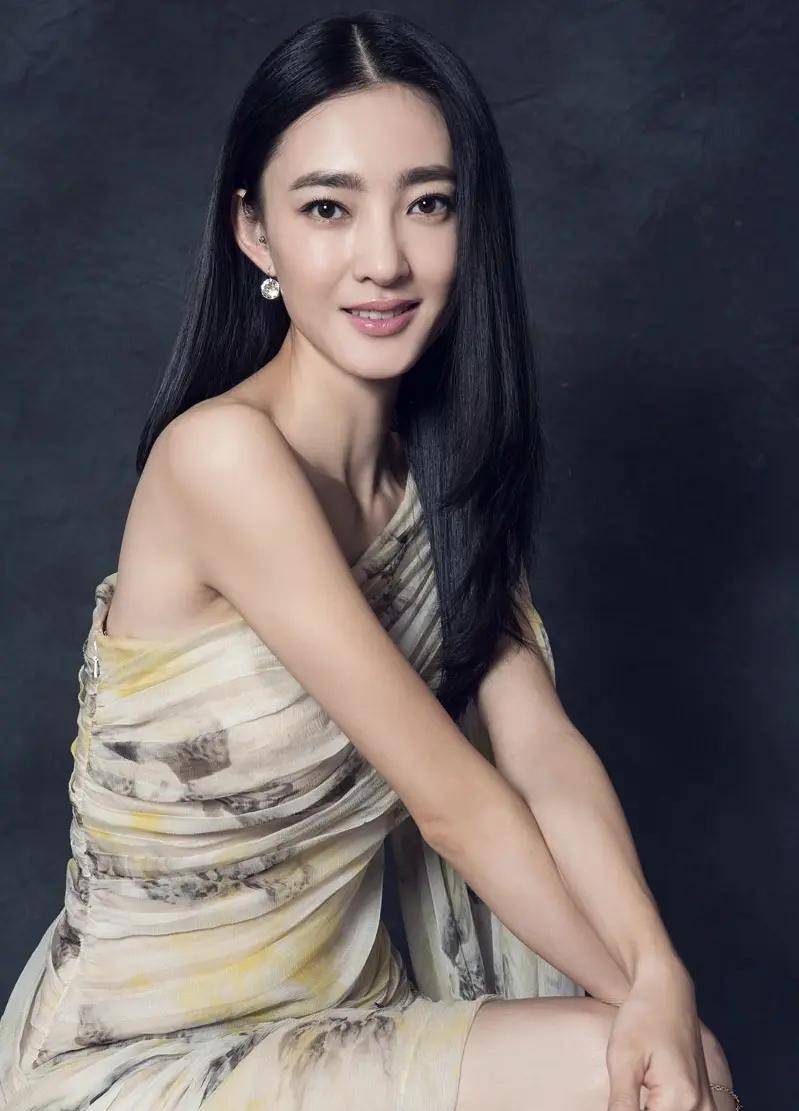 有一种诱惑叫王丽坤穿时尚服,网友:流口水_裙子_穿着_身材