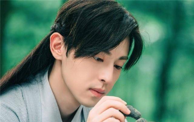 邓伦新剧《香蜜》一开播就炸了,网友:就我一个人觉得柏海出轨了_杨紫