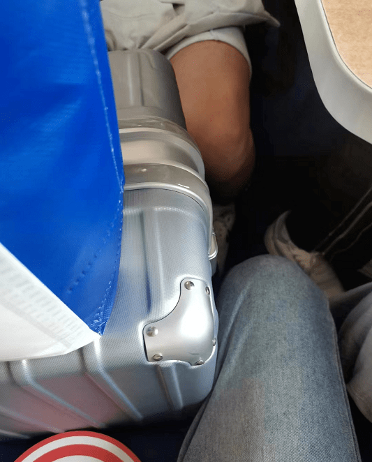 暑期的火车上,我该怎么忍受脱鞋,抠脚,哭闹,泡面,魔性bgm……_乘客