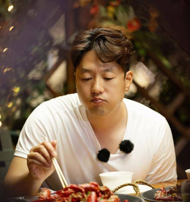 夫妻双方同时撞脸,凌潇肃唐一菲李现朴灿烈,这一家子厉害_洪世贤_网友