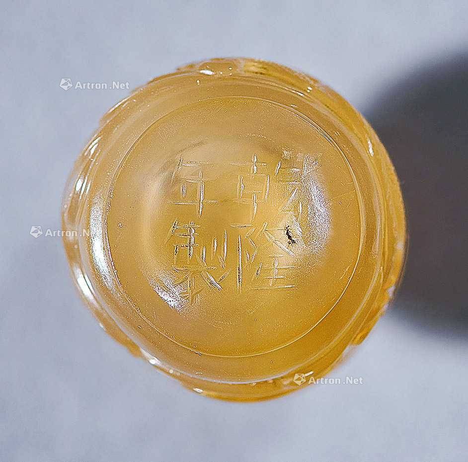 5cm清乾隆 御制玛瑙雕云龙纹鼻烟壶纽约佳士得亚洲艺术周成交价:usd