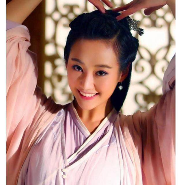 怪不得感觉《花千骨》的霓漫天眼熟,想不到小时候的qq头像是她_李纯