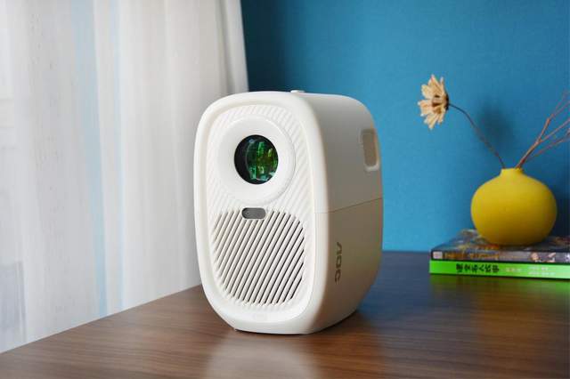 家用投影仪怎么选？小巧轻便AOC F1智能投影，千元价位也有好画质