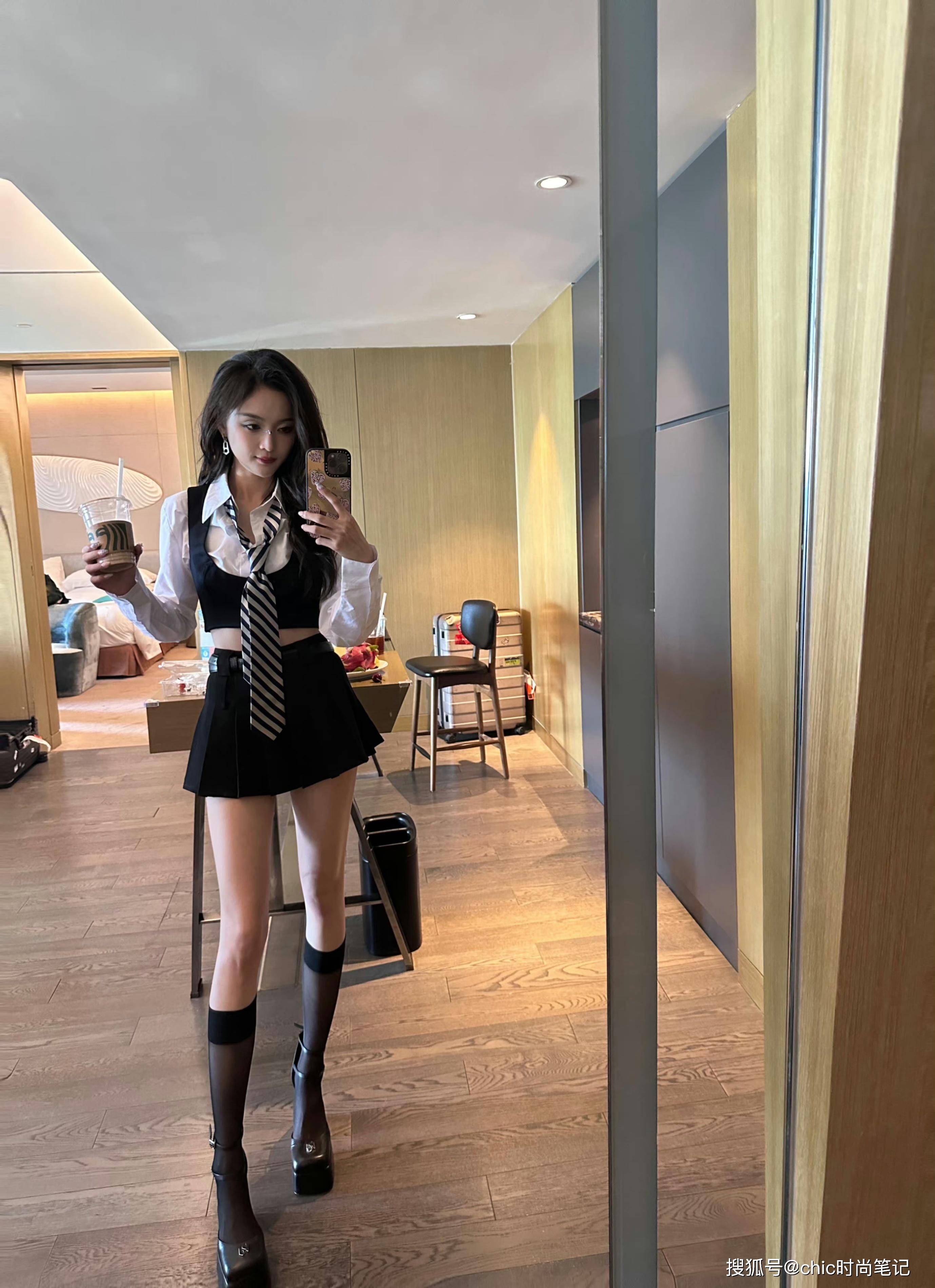 "齐葩公主"吴宣仪的多巴胺穿搭,少女的好身材呼之欲出_黑色_夏天_造型